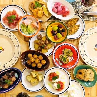 郷土料理前菜13種＋自家製バケット、タラッリ付きコース